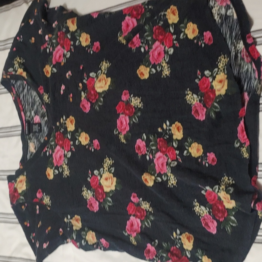 Black floral tee